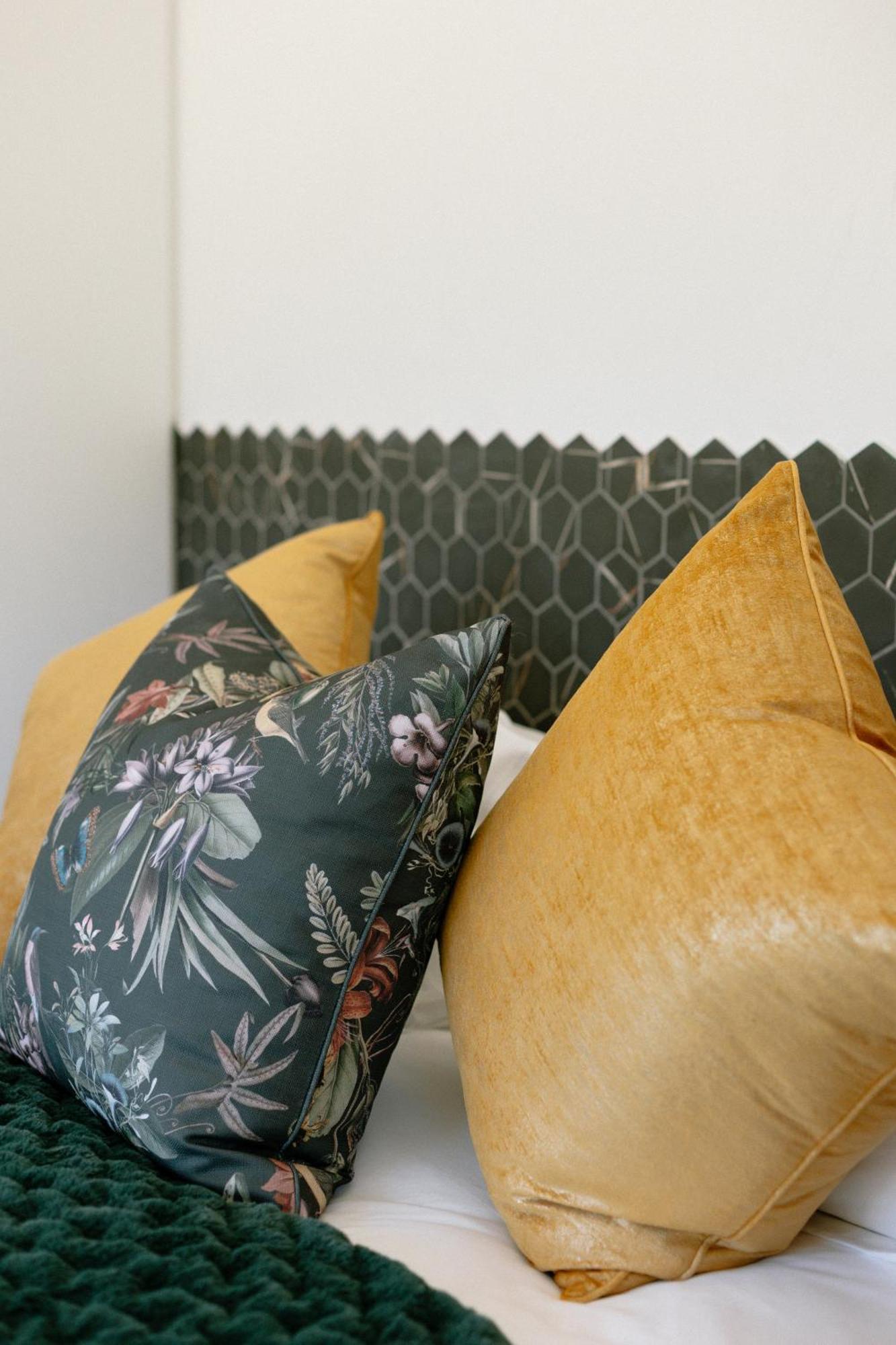La Roche Estate Apartment ฟรันเชิค ภายนอก รูปภาพ